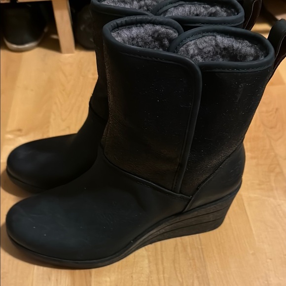 UGG Shoes - New in box Ugg Renatta shearling boots size 6 waterproof